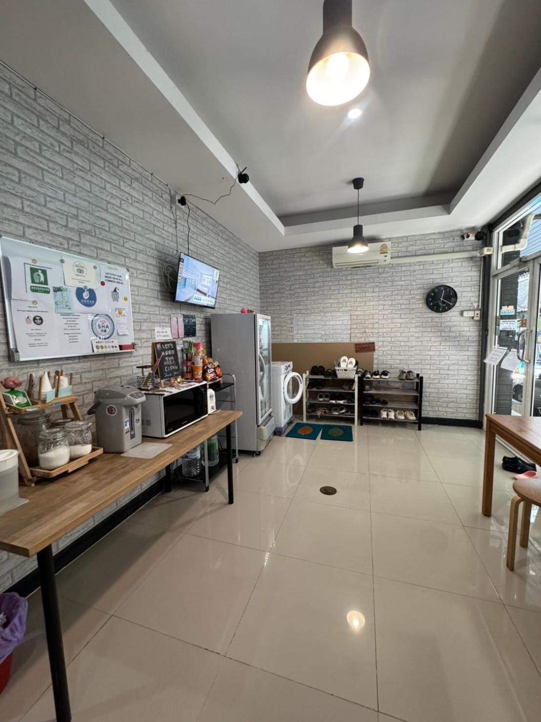 Hotel The Little Pig Sukhumvit Bangkok Exterior foto