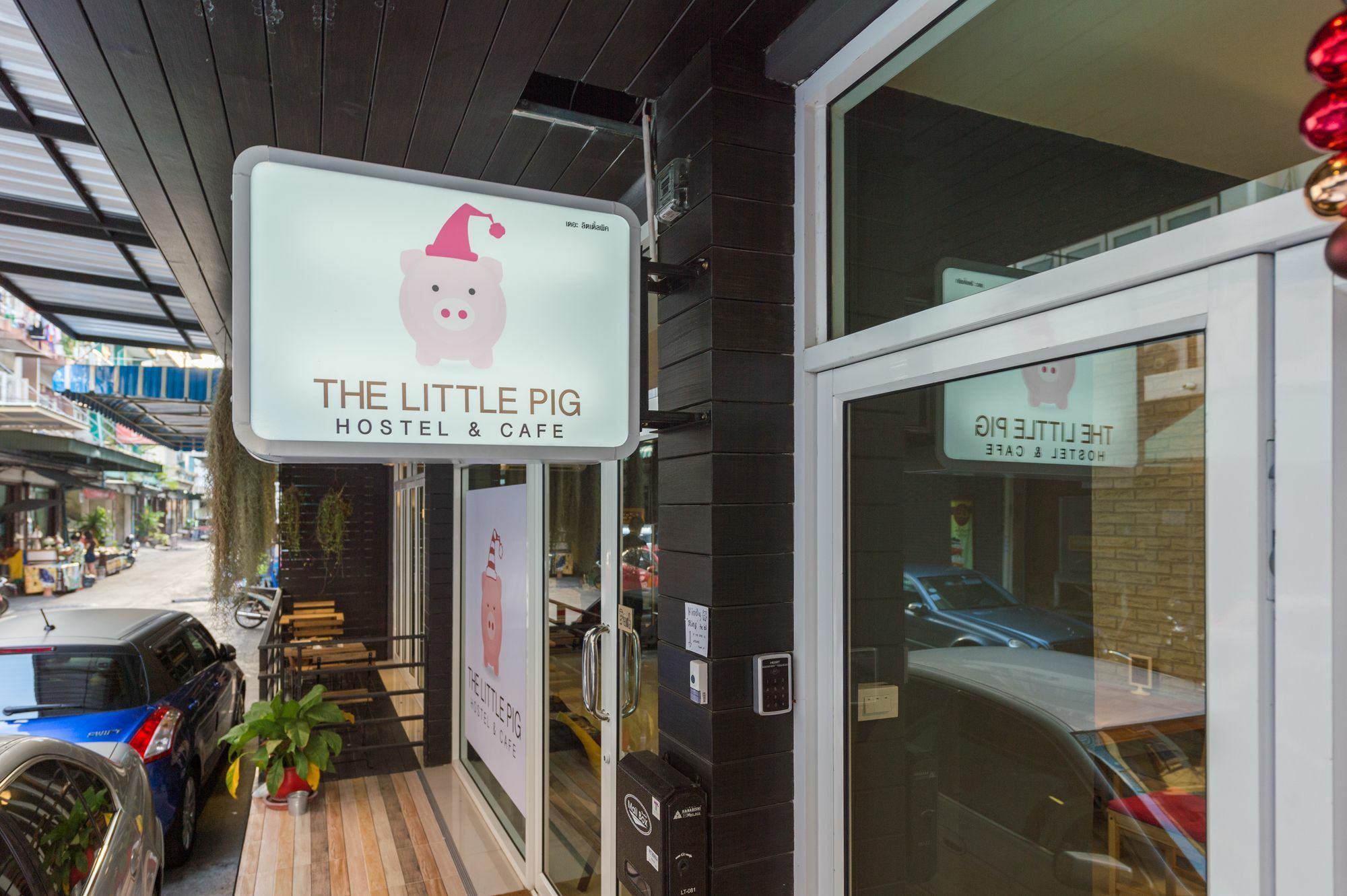Hotel The Little Pig Sukhumvit Bangkok Exterior foto